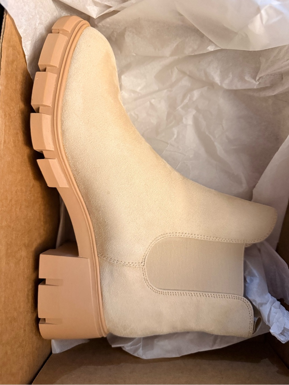 Amazon Essentials Chunky Chelsea Boot in Light Beige